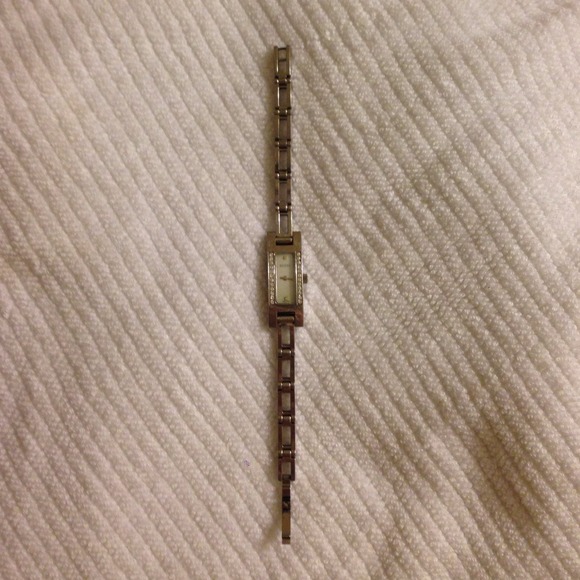 Gucci 3900L Mother of Pearl & Diamond Watch main image 4