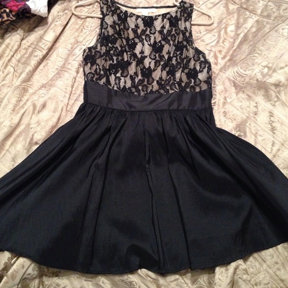 Lace A-lined dress