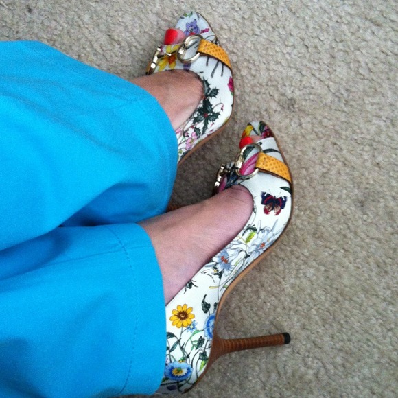 👠3x HOST PICK! Authentic Gucci Floral Heels - Picture 3 of 4