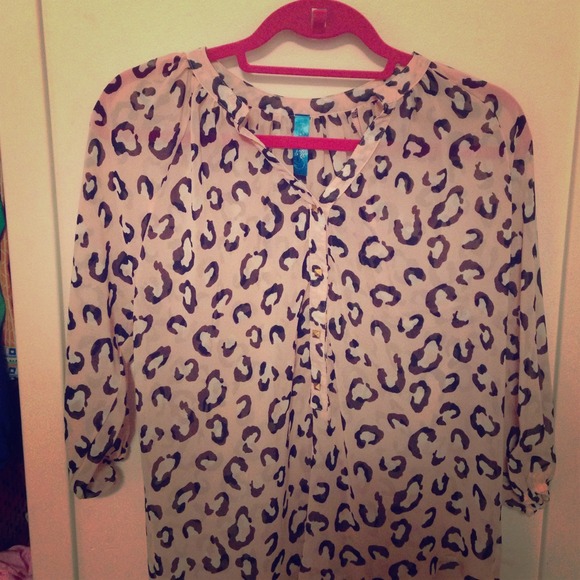 Adorable Francesca's blouse