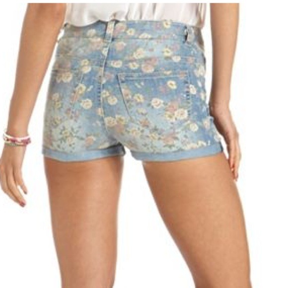 ❌SOLD❌New rose high waisted shorts - Picture 2 of 3