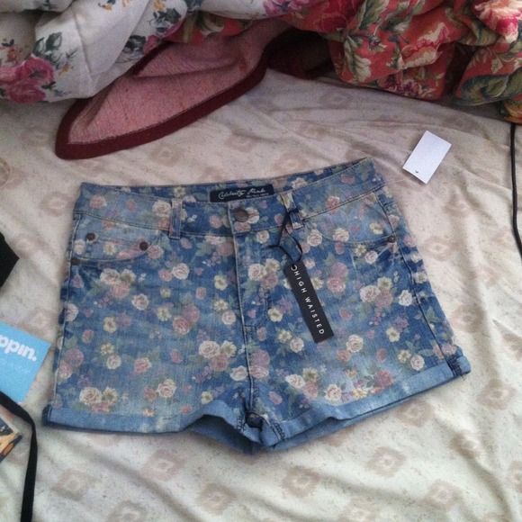 ❌SOLD❌New rose high waisted shorts - Picture 3 of 3