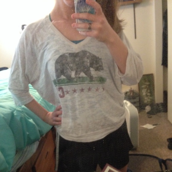 BUNDLED Loose Cali tee.