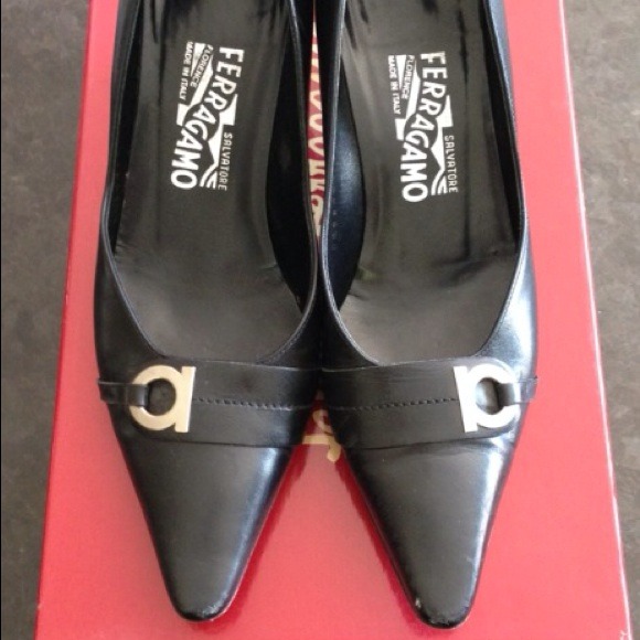 Classic Ganchini Ferragamo black heel - Picture 4 of 4