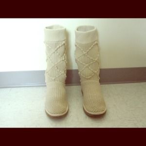 *REDUCED AGAIN* UGG Argyle Knit Boots in Cream