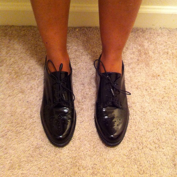 Stuart Weitzman Shoes - Stuart Weitzman Black Patent Oxford