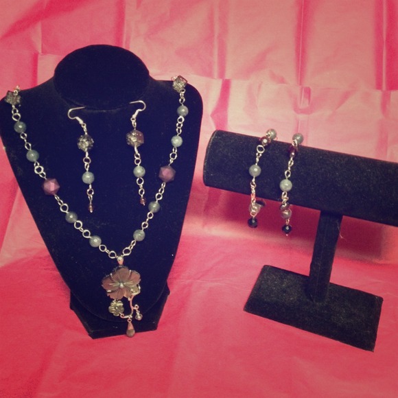Stunning APATITE necklace, bracelets and earrings. - Picture 1 of 4