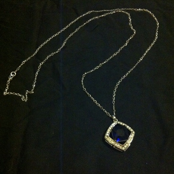 🚫SOLD%🚫 IN BUNDLE%% Silver and sapphire necklace