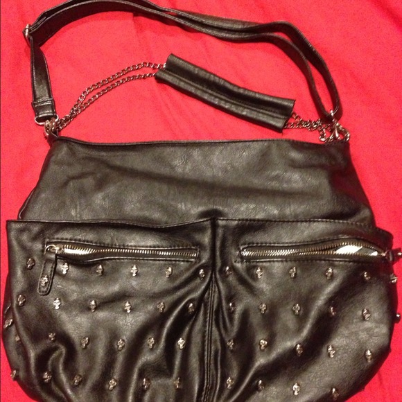 **Sold** Black skull stud leather purse