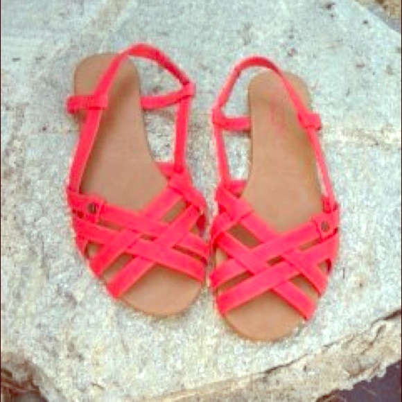 REDUCED !! Sz 7.5 Volcom new without tag and box.