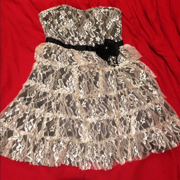 **SOLD**      Cream strapless dress