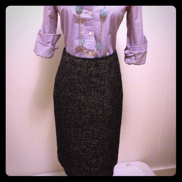 SOLD!!! Ann Taylor Black & White Tweed Skirt