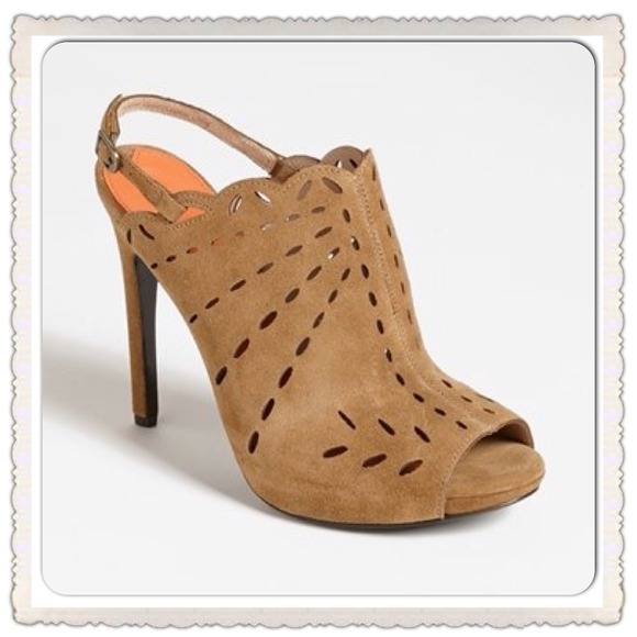 πΉSALEπΉVia Spiga Suede Tan Pump - Picture 2 of 3