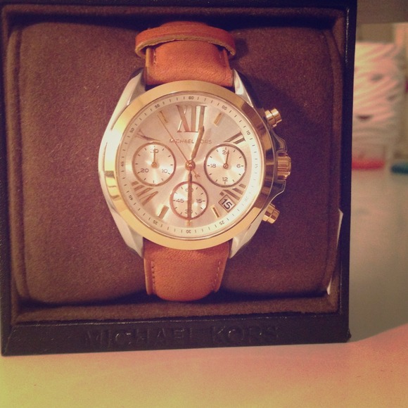 ❗SOLD❗🕐Michael Kors leather watch!