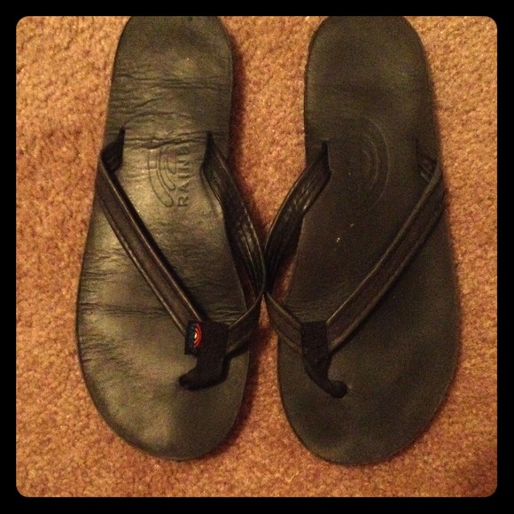 BARELY WORN Black Rainbows Skinny Strap Sandals