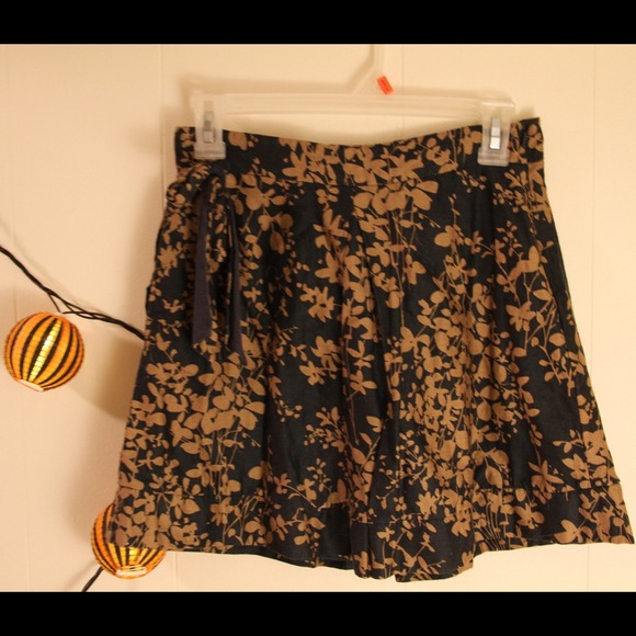 **SOLD** Leaf print  High Waist mini.