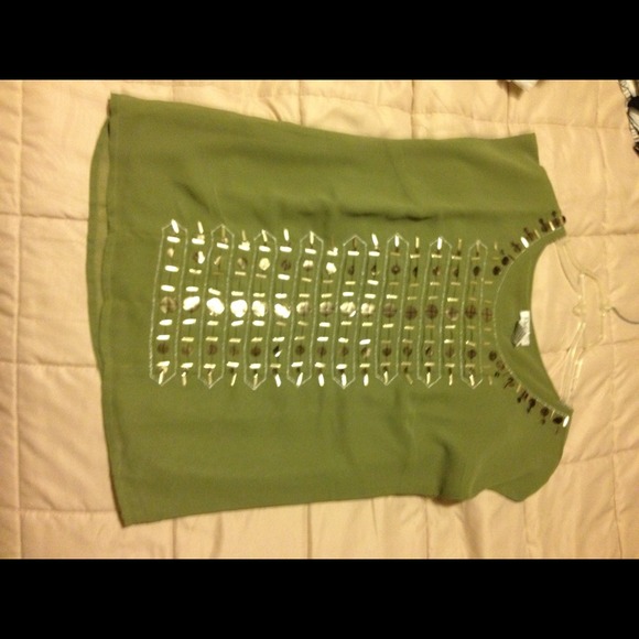 💢SOLD!💢 Olive green top with gold embellishments