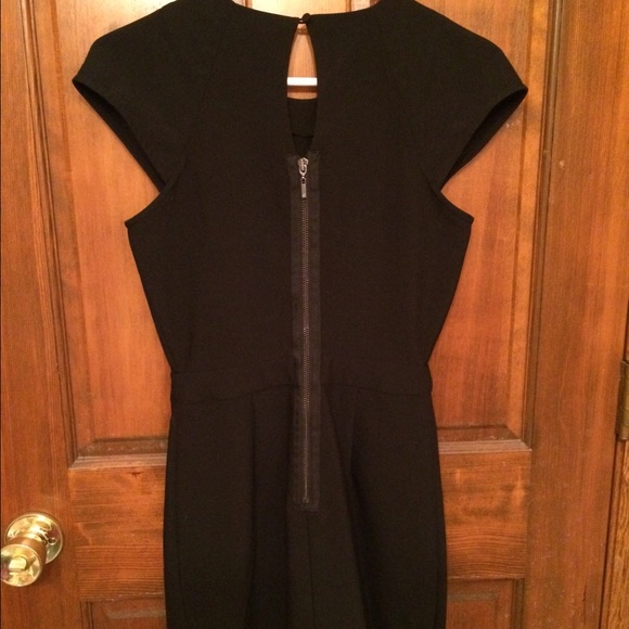 Sophisticated Bebe dress! - Picture 3 of 4