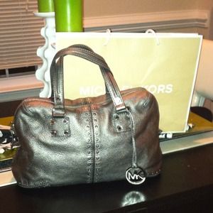 Michael Kors astor luggage silver leather purse