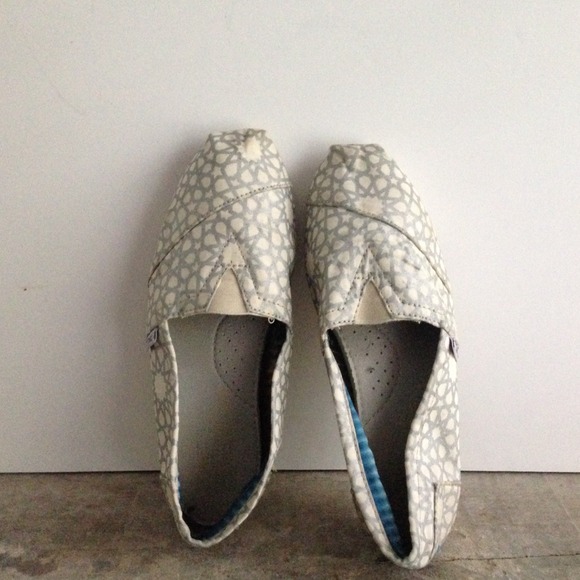 Bundle-Patterned TOMS and Green TOMS :: size 6.5