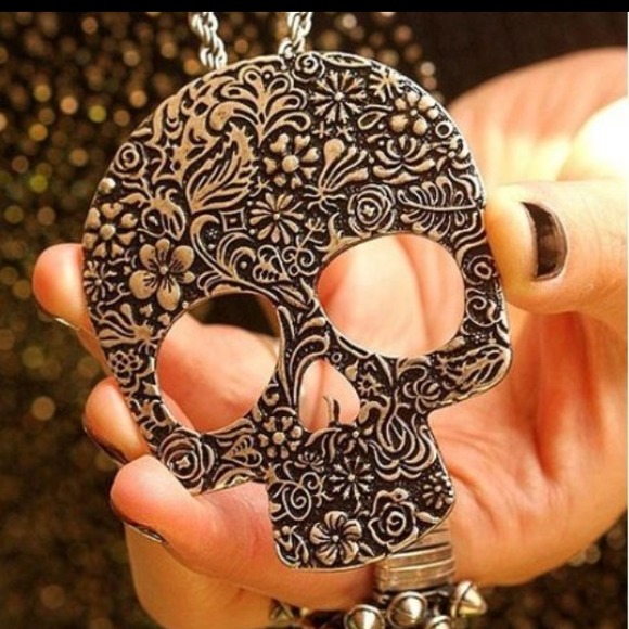 Hot retro flower skull necklace