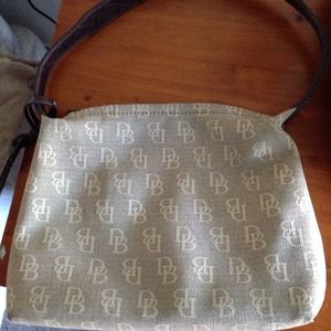 Dooney & bourke pulse
