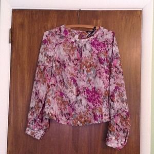 Multi colored key hole back blouse