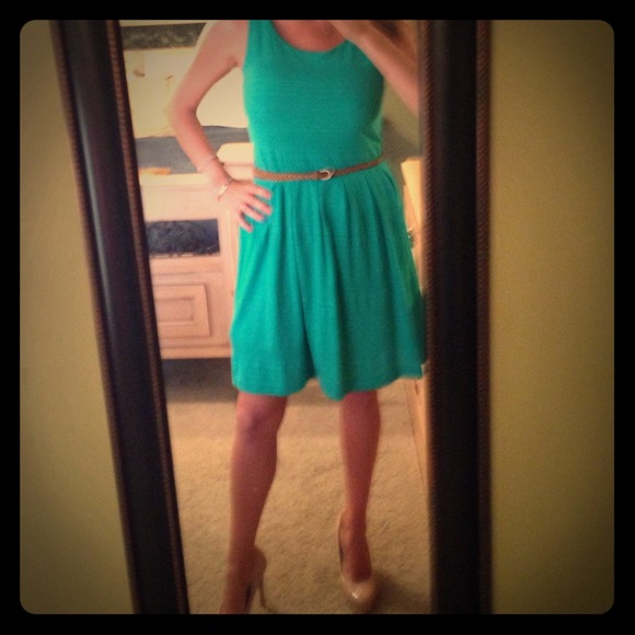 🚫Emerald green dress. 🚫 sold