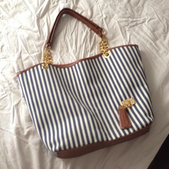 🚫TRADED🚫 Navy and white stripped purse/bag - Picture 1 of 2