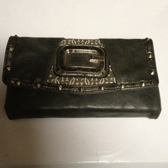Metallic Guess Wallet - Picture 2 of 4