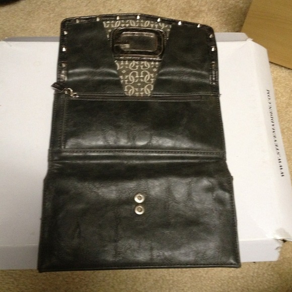 Metallic Guess Wallet - Picture 4 of 4