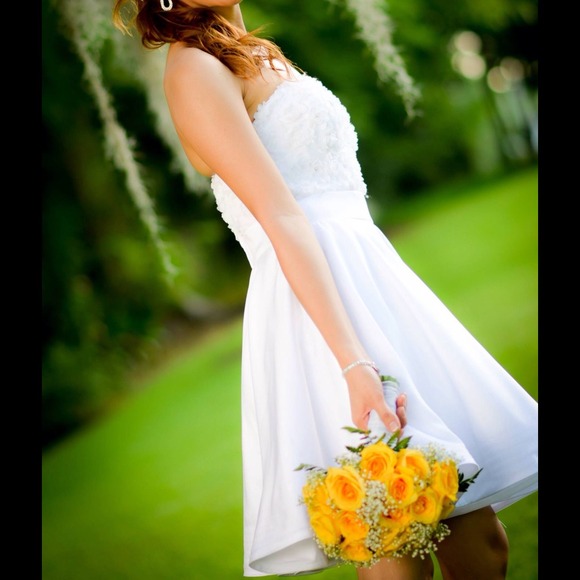 White mini wedding dress - Picture 3 of 4