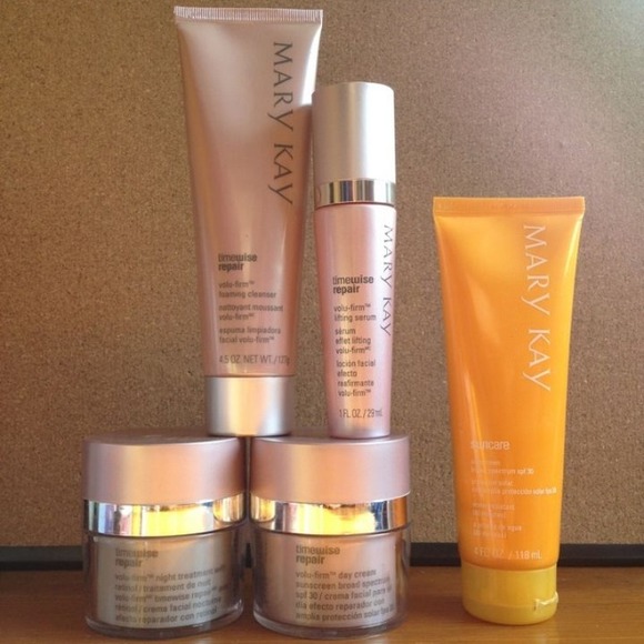 ❌SOLD❌ Mary kay Time-Wise Repair lot.