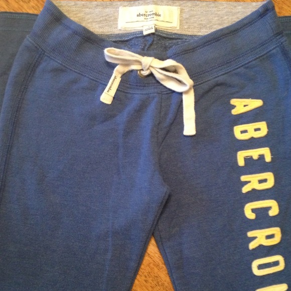 Abercrombie pants size: SMALL
