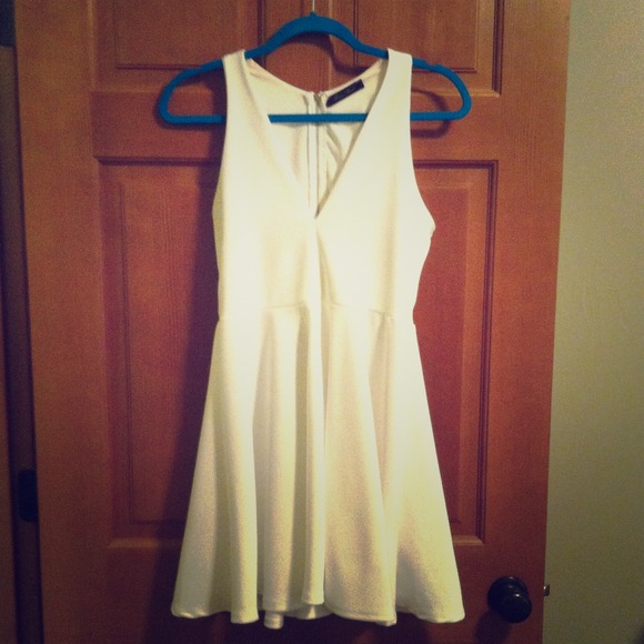 WHITE COCKTAIL DRESS