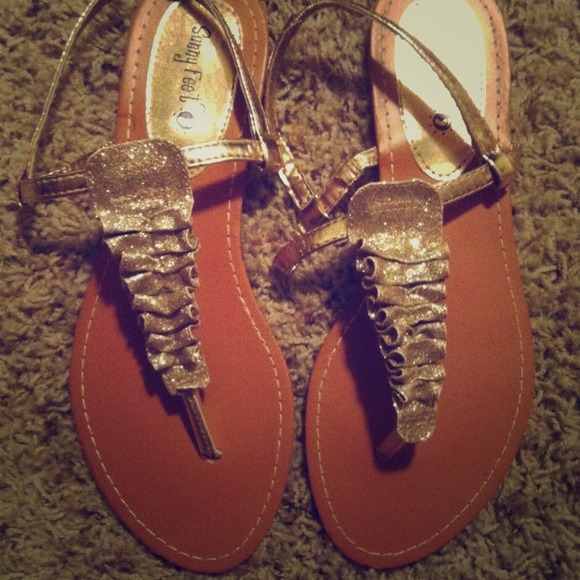 NEVER BEEN WORN SANDALS