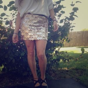 ✨Gold sequin skirt!✨