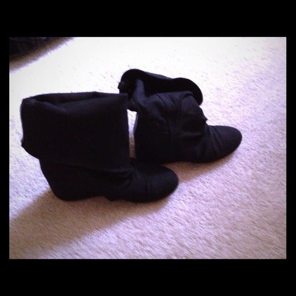 **SOLD** Suede black boots