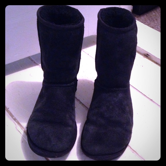 Uggs - short women's in black & very loved!
