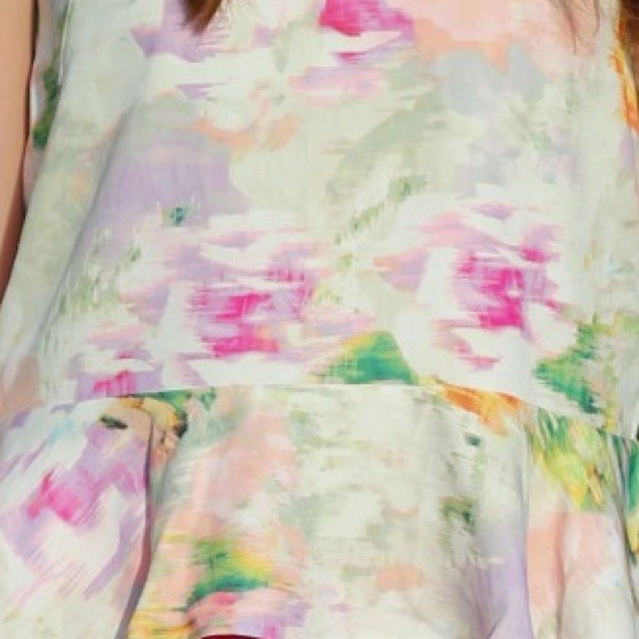 SOLD. H&M Floral Peplum top๐ธ watercolor print๐ธ - Picture 2 of 4