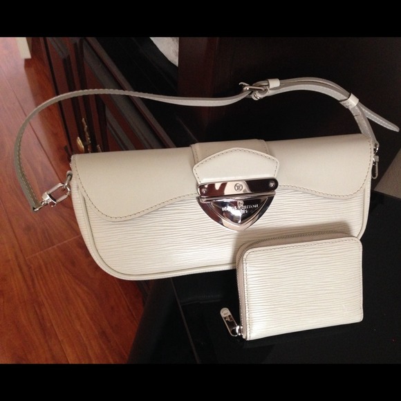*REDUCED* 💯✔️ Louis Vuitton Purse and wallet