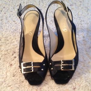 Boutique 9 size 7 black stain w/ buckles