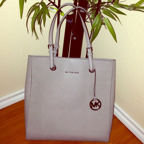 💋AUTHENTIC MICHAEL KORS SAFFIANO JET TRAVEL🎀