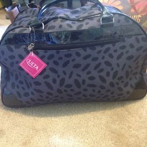 🎁Ulta duffle bag and hat bundle!