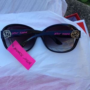 NWT BETSEY JOHNSON over sized sun glasses