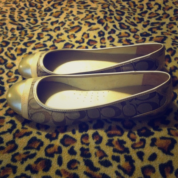NWOT Authentic Coach Flats