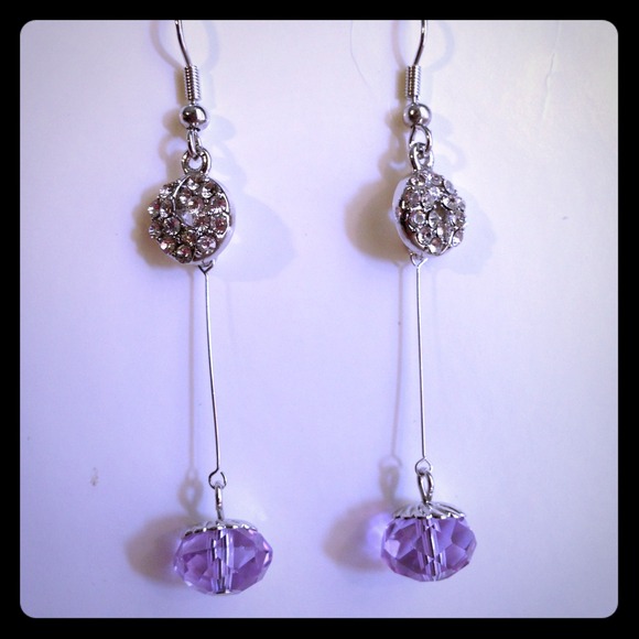 ⛔Sold⛔Purple rhinestone earring