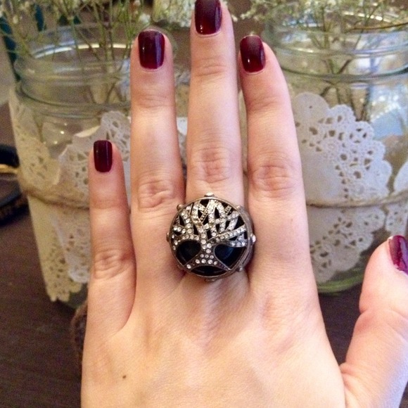 Sold sold sold Lucky Brand tree of life ring