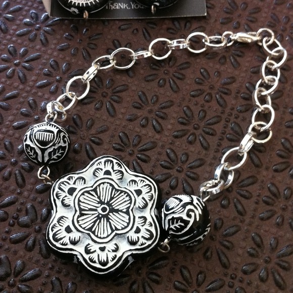 Long Black & White Beaded Necklace - Picture 4 of 4