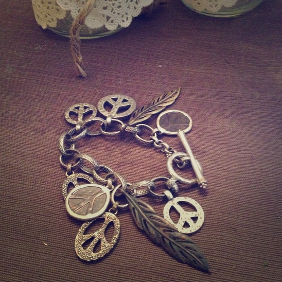 SOLD!Lucky Brand feather and peace charm bracelet